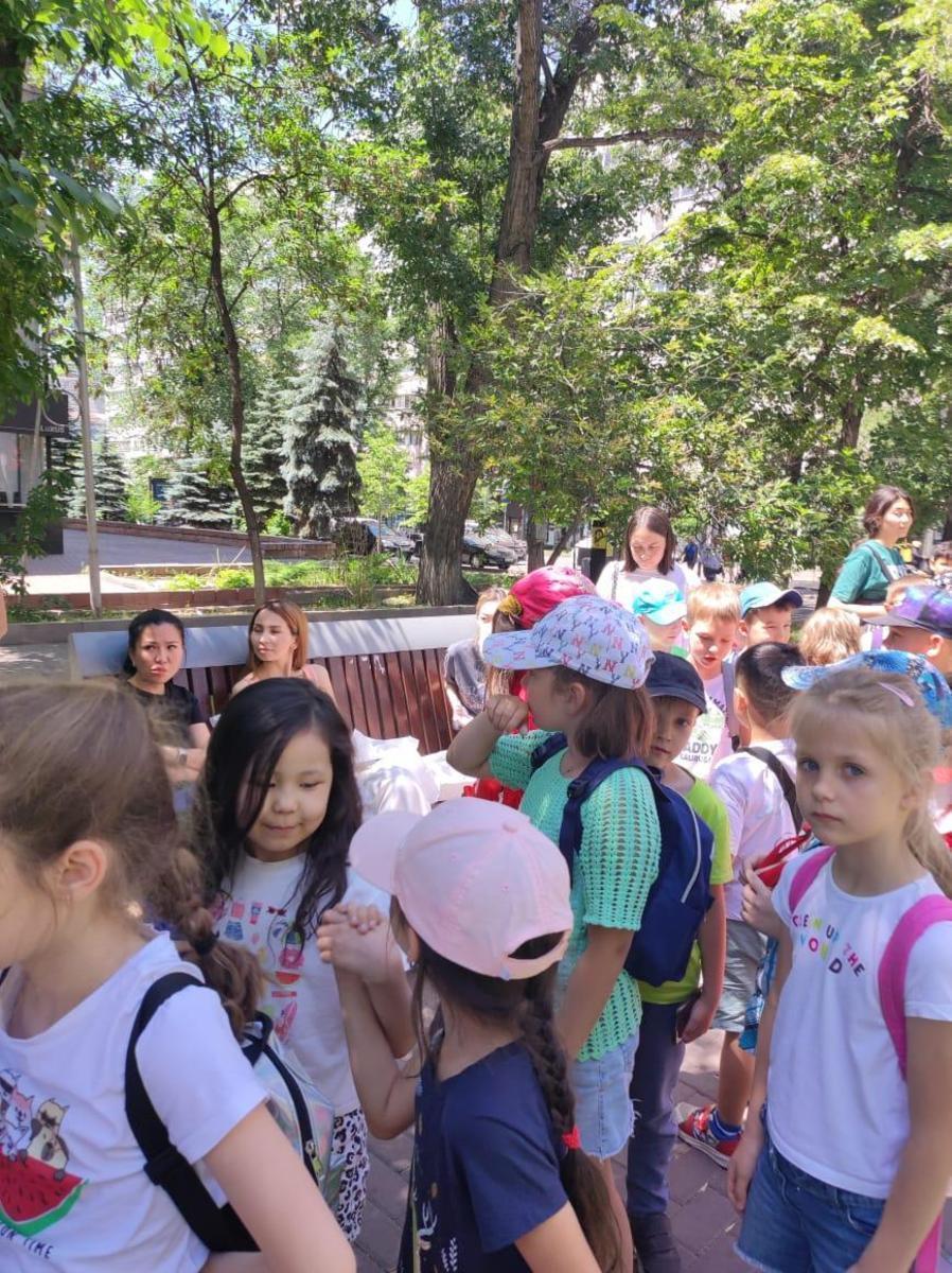 «Карлығаш» мектеп жанындағы лагерінің кинотеатрдағы іс-шарасы/Пришкольный лагерь "Карлыгаш" в кинотеатре