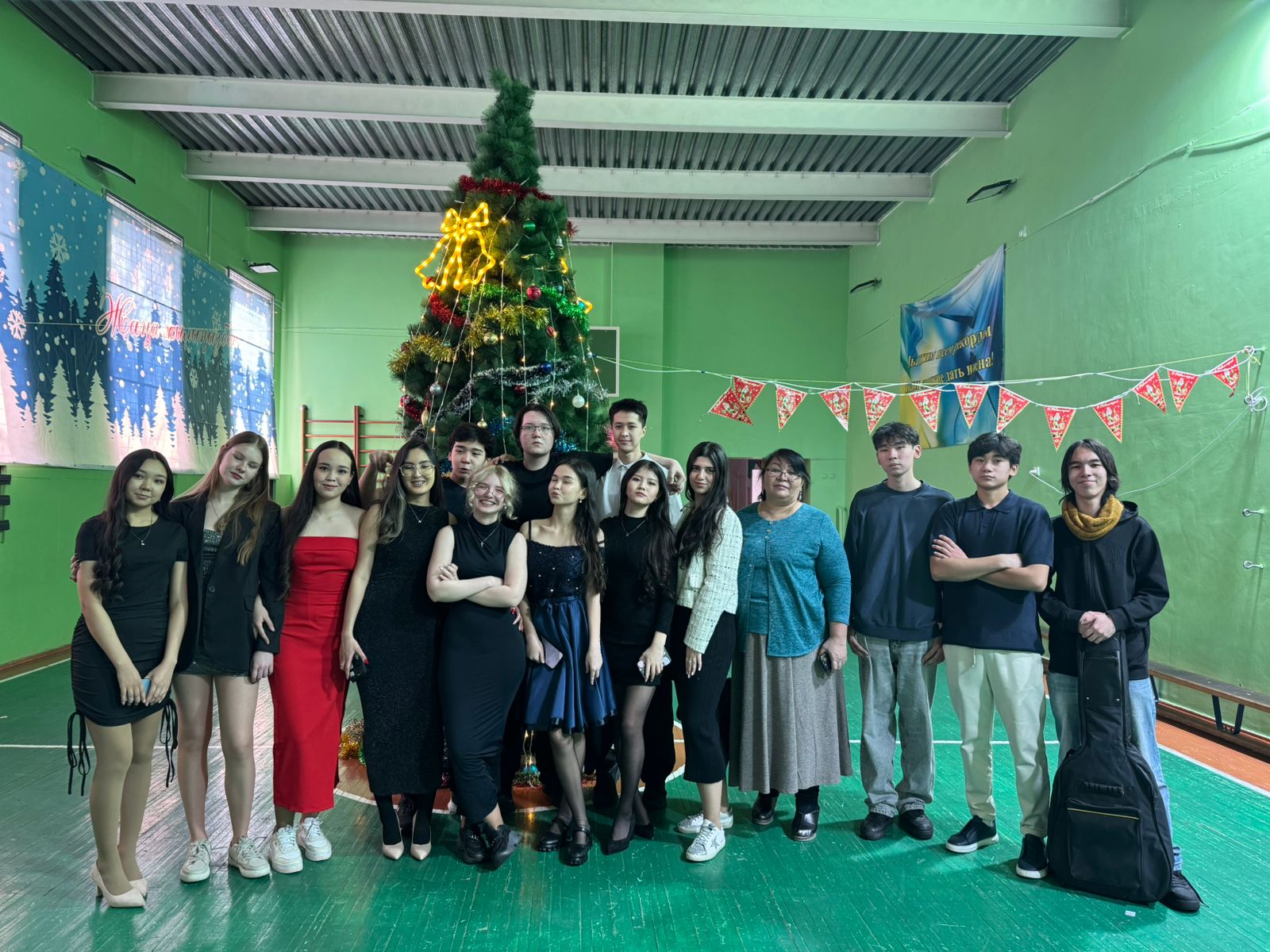 Жаңа жыл мерекесі 9-11 сыныптар /Новогоднее мероприятие для 9-11 классов.