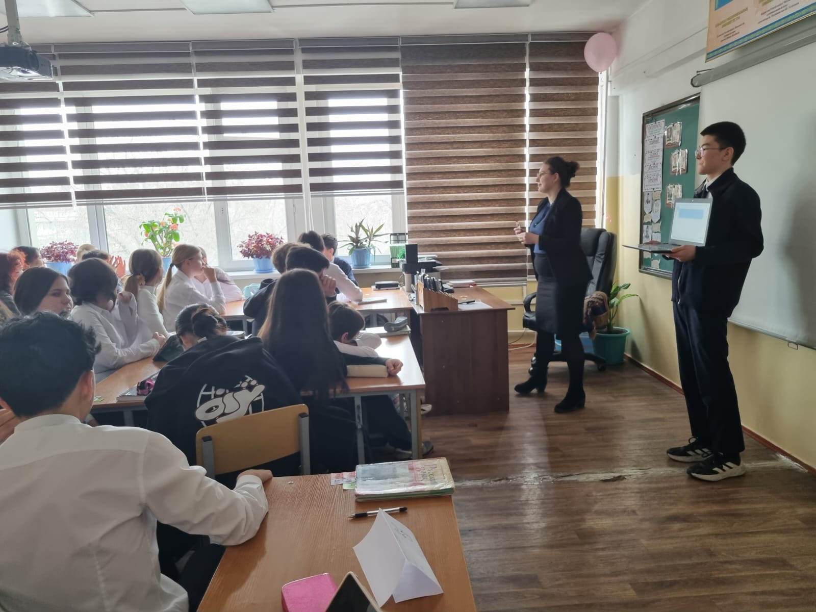 "Оқушылардың сауаттылық апталығы".Недели читательской грамотности