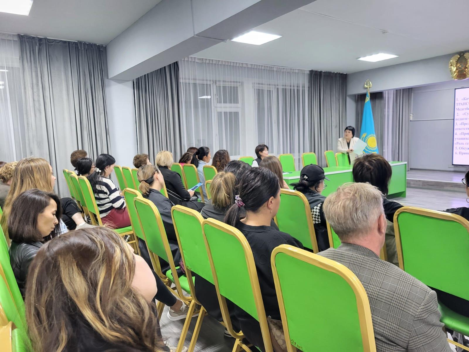 «Адал азамат» біртұтас білім беру бағдарламасы мен «Құқықтық тәртіп» идеологиясын жүзеге асыру аясында «Мектеп және отбасы: лайықты және жауапты тұлға тәрбиелеудегі ынтымақтастық» тақырыбында жалпы мектепішілік ата-аналар жиналысы өтті.