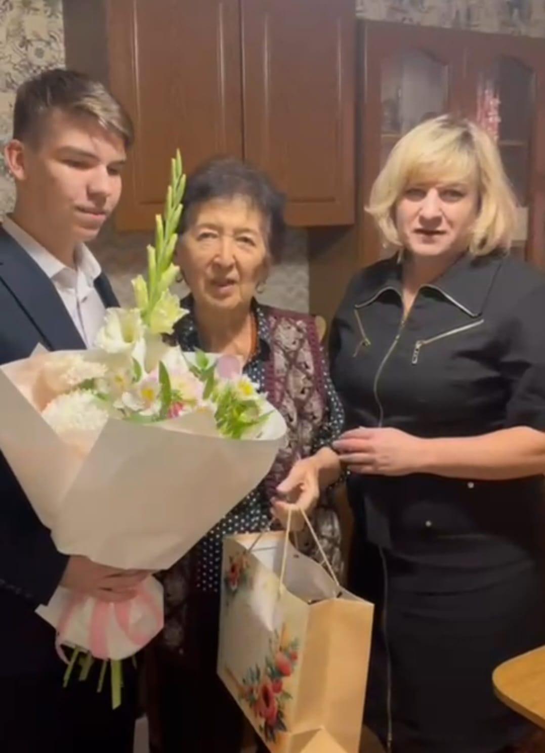 Алғашқы ұстаз – жүрек төріндегі жұлдыз