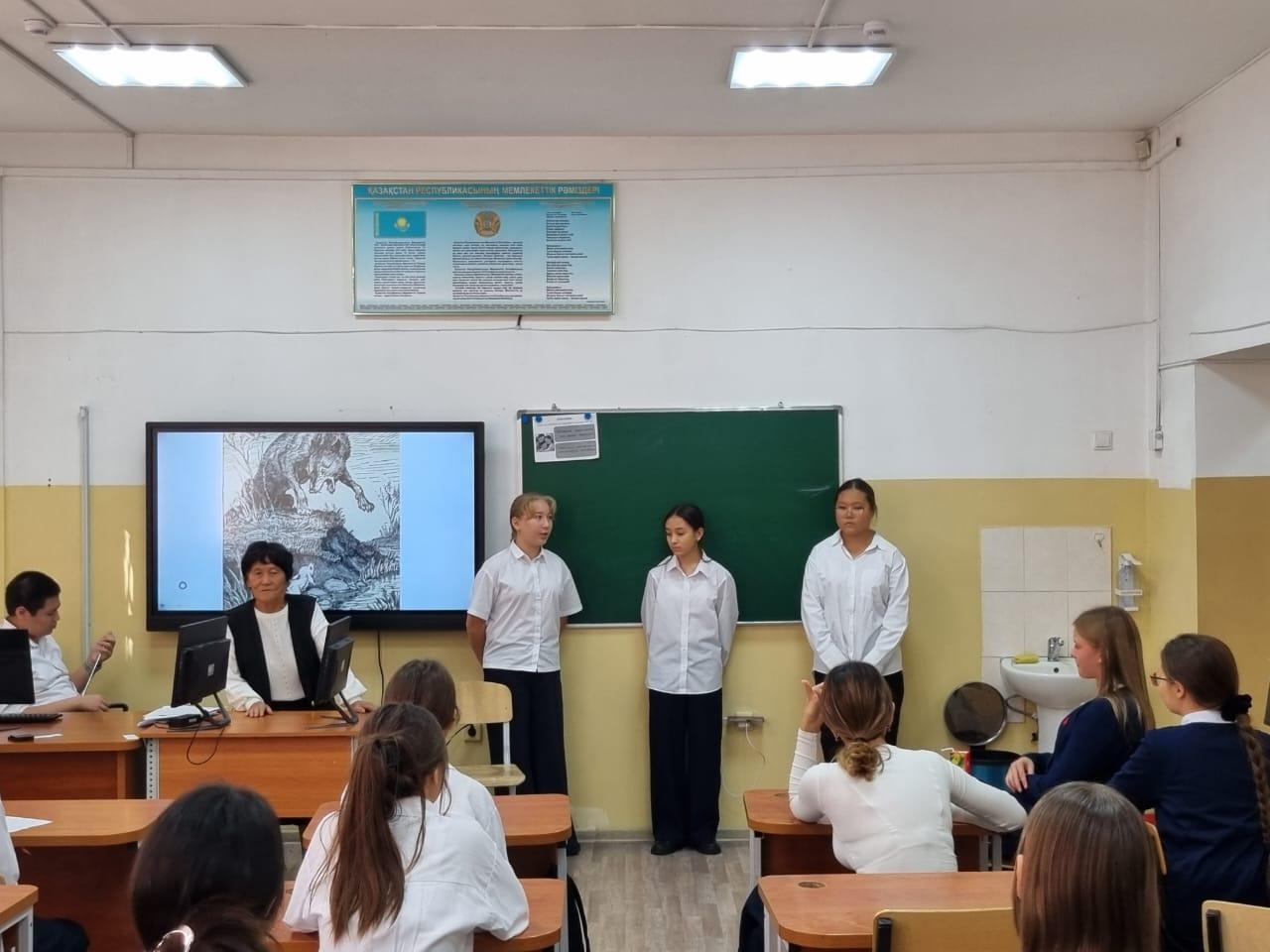 Мұғалім және оның шәкірттері: уақыт сызығындағы диалог