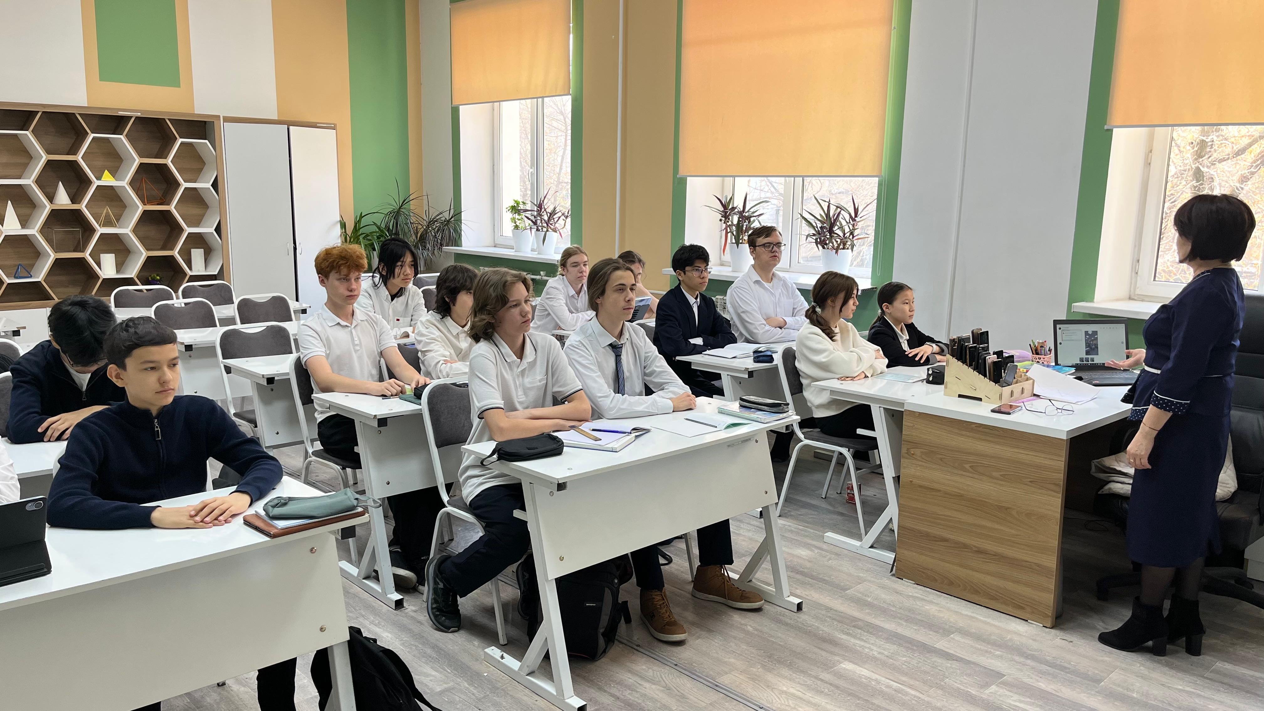 💻 7-11 сынып оқушылары үшін «Интернеттегі қауіпсіздік» тақырыбында лекция өтті/ 💻 Для учащихся 7-11 классов прошла лекция на тему «Безопасность в Интернете».