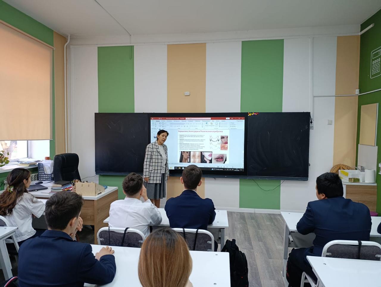 Құқықтық жалпыға бірдей оқыту аясында сынып сағаты/ Классный час в рамках всеобуча по праву