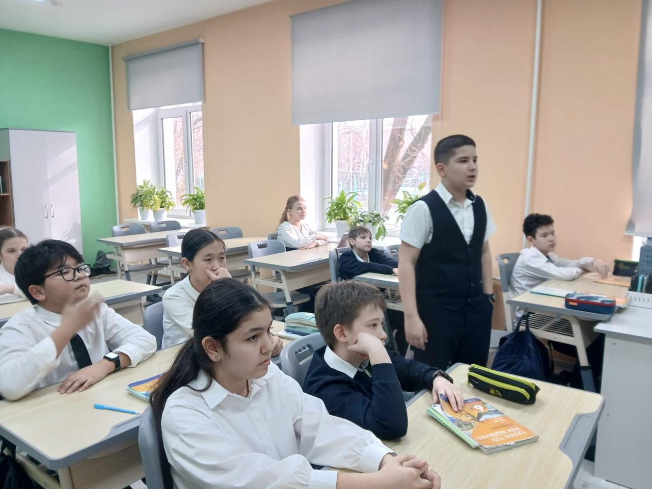 Халықаралық қауіпсіз интернет күніне арналған сынып сағаты/Классный час, посвящённый Международному дню безопасного интернета