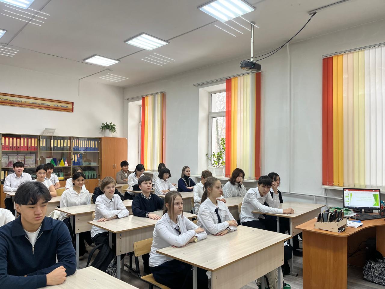 Сынып сағаты "Жол қозғалысы ережелері" тақырыбында/ Классный час на тему "Правила дорожного движения"