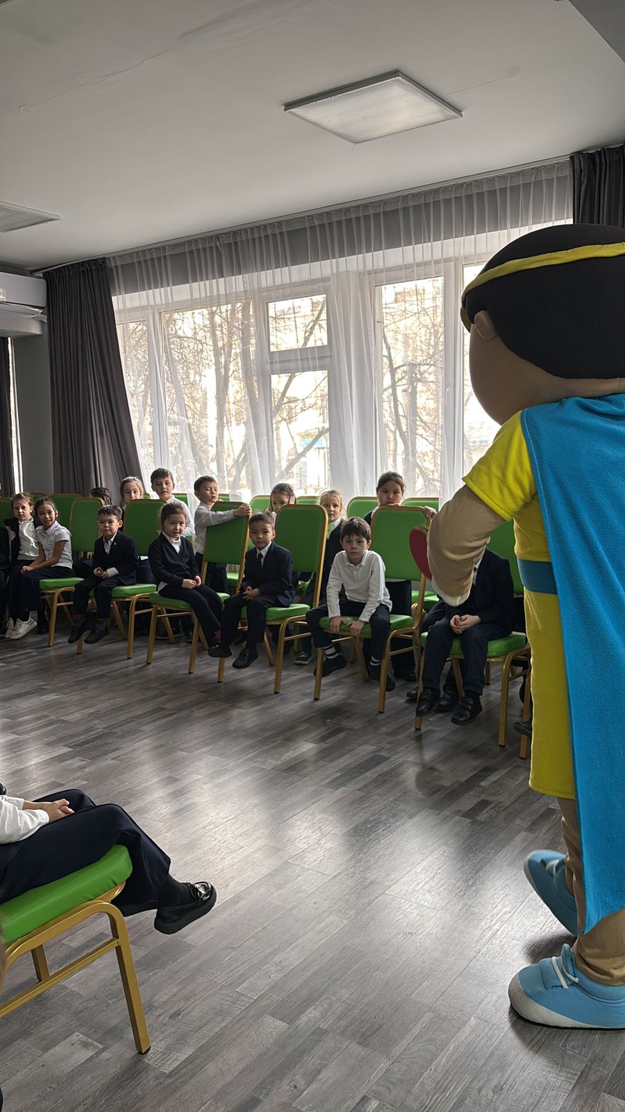Оқушыларына арналған жол ережелері бойынша танымдық іс-шара/Познавательное мероприятие по правилам дорожного движения